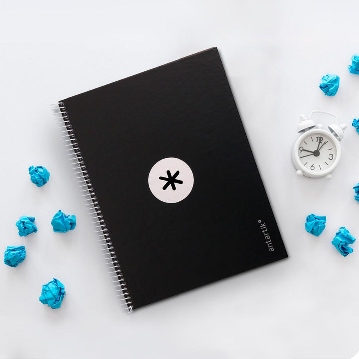 Antartik - Libreta Rayada A4 con Espiral y Tapa Dura. 1 Banda de Color. Negro