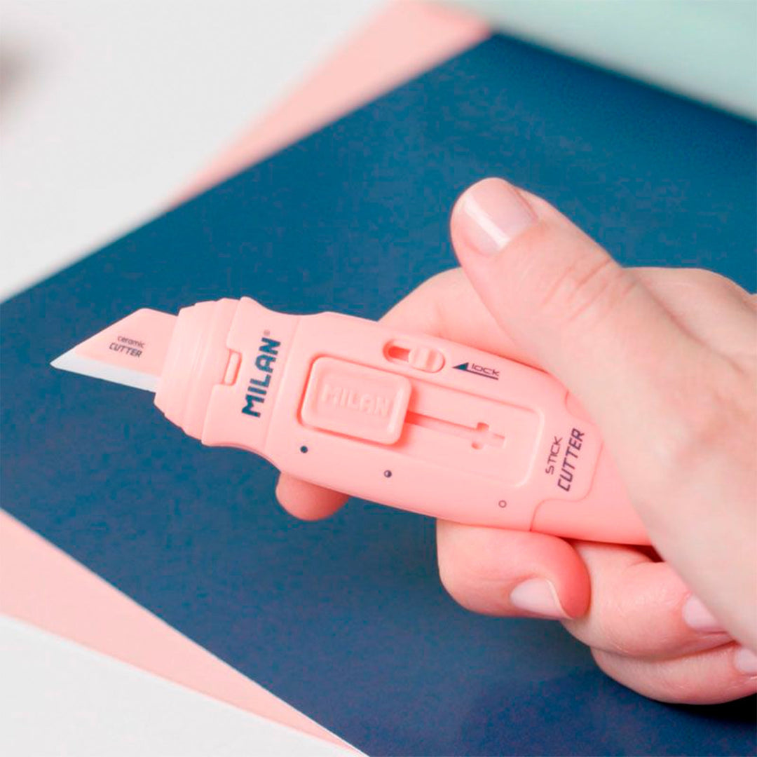 MILAN 6010108P - Cutter Pequeño Hoja Cerámica, Edición STICK serie 1918. Rosa