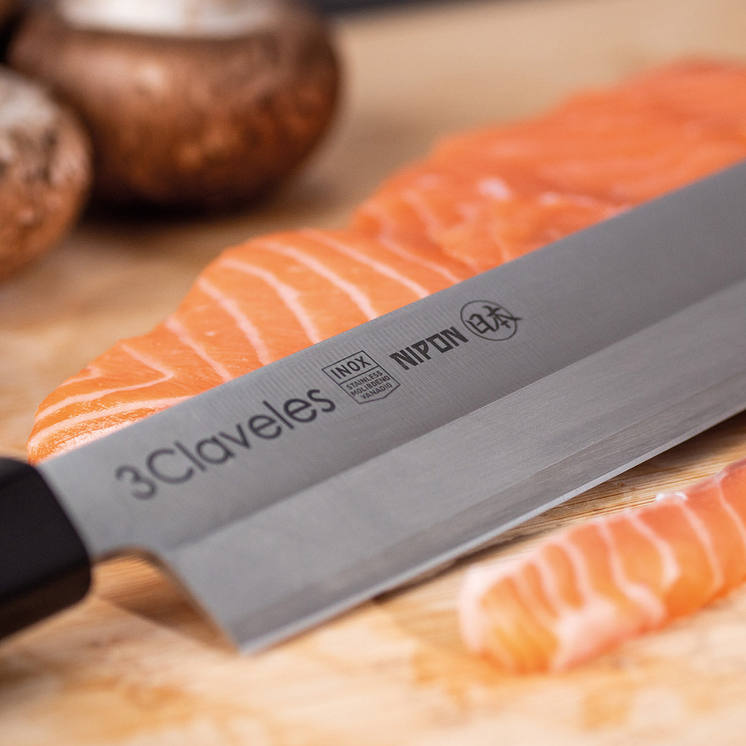 3 Claveles NIPON - Cuchillo Japones Yanagiba 24 cm Acero Inoxidable y Mango Madera de Arce