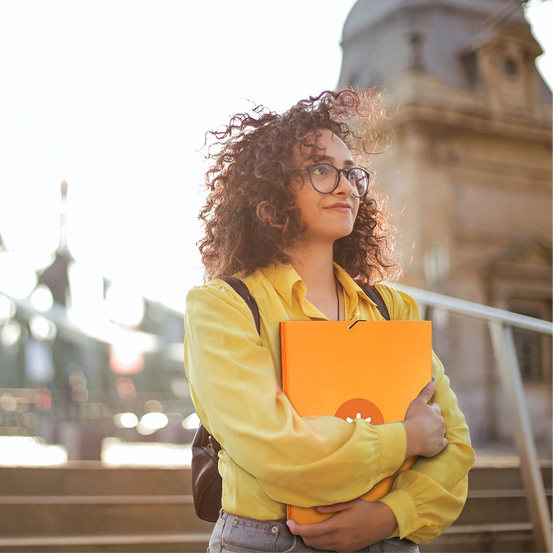 ANTARTIK - Carpeta A4 con 3 Solapas Cartón Forrado Cierre con Gomas. Amarillo