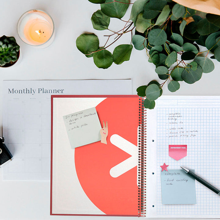 Antartik - Libreta Cuadriculada A4 con Espiral y Tapa Dura. 5 Bandas de Colores. Frambuesa