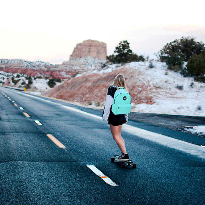 ANTARTIK - Mochila Escolar con Asas Acolchadas y Bolsillo Exterior. Azul Hielo