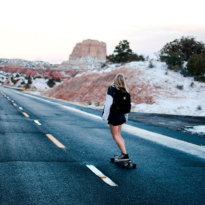 ANTARTIK - Mochila Escolar con Asas Acolchadas y Bolsillo Exterior. Negro
