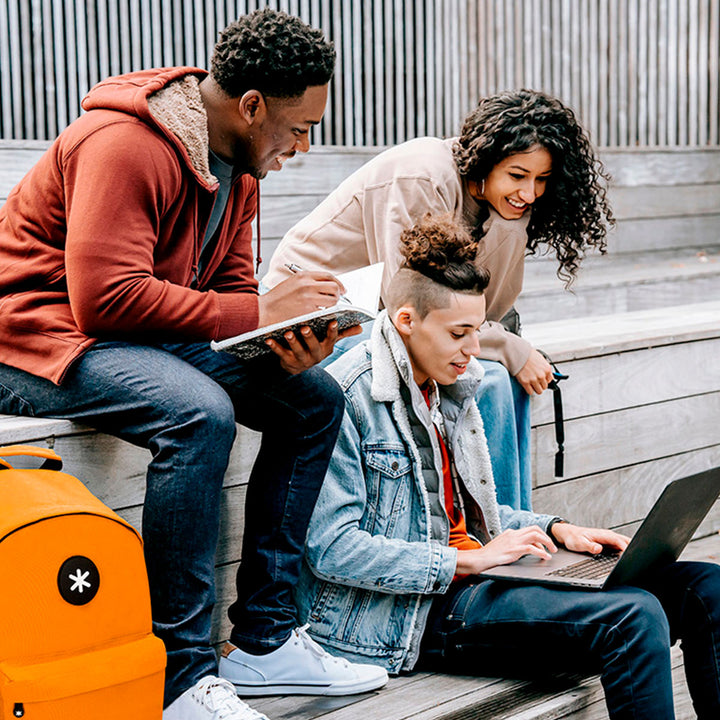 ANTARTIK - Mochila Escolar con Asas Acolchadas y Bolsillo Exterior. Mostaza