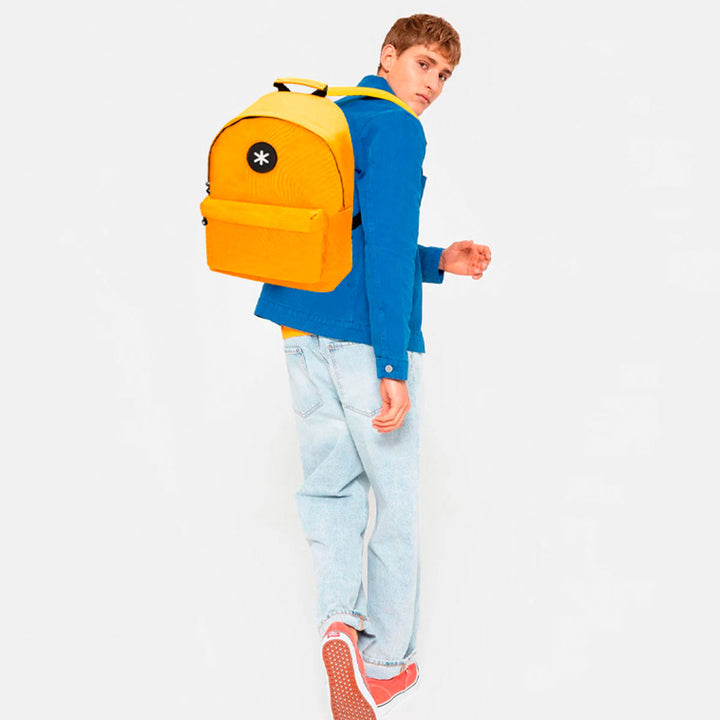 ANTARTIK - Mochila Escolar con Asas Acolchadas y Bolsillo Exterior. Mostaza