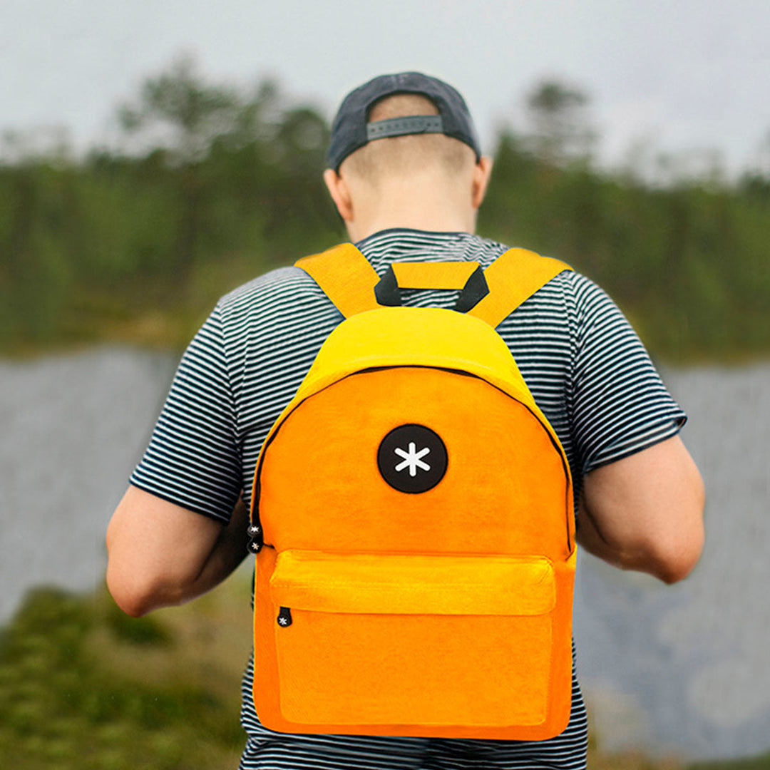 ANTARTIK - Conjunto Escolar con Mochila y Estuche Triple 2 Cremalleras. Mostaza