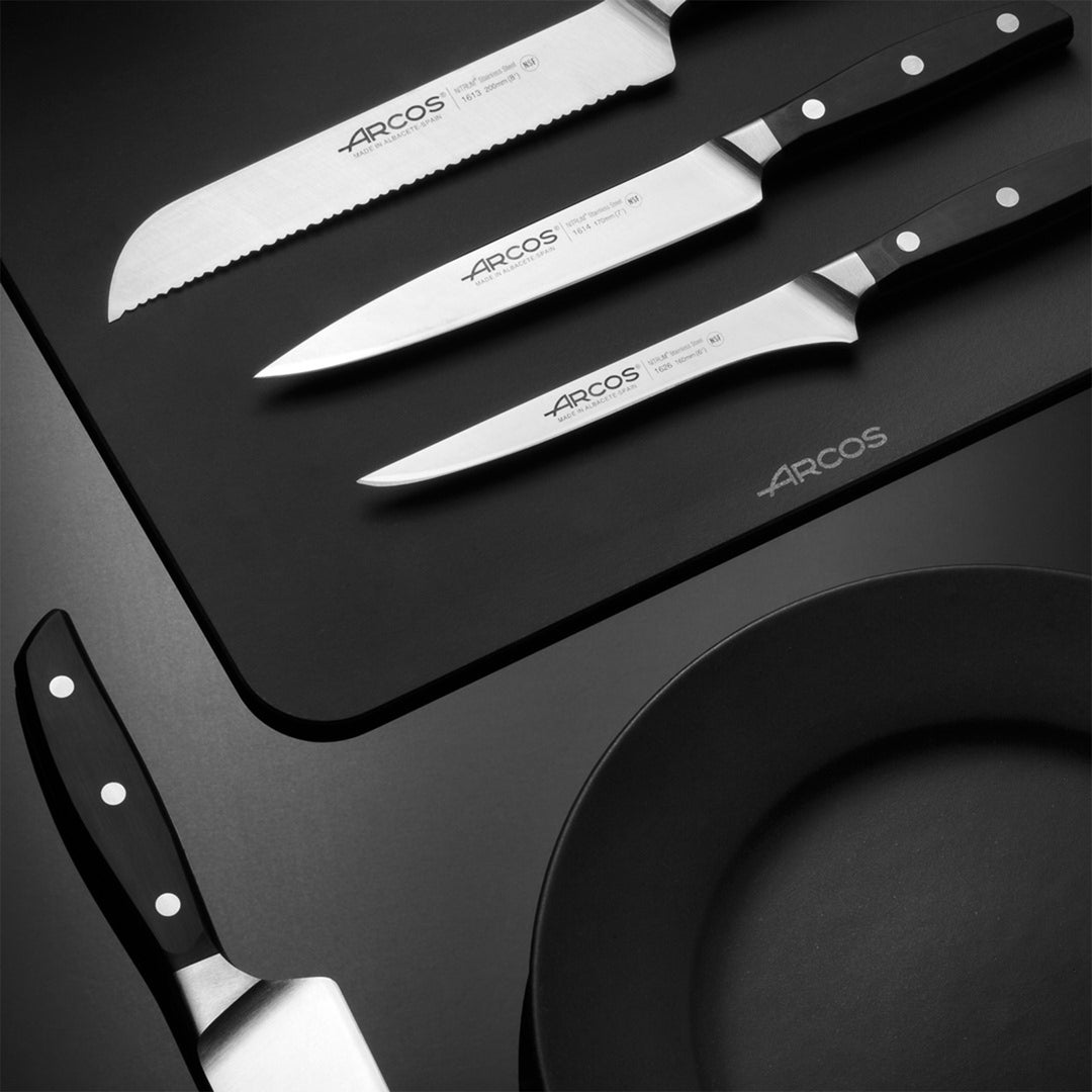 ARCOS 160600 - Cuchillo Cocinero Profesional Forjado 21 cm. Serie MANHATTAN